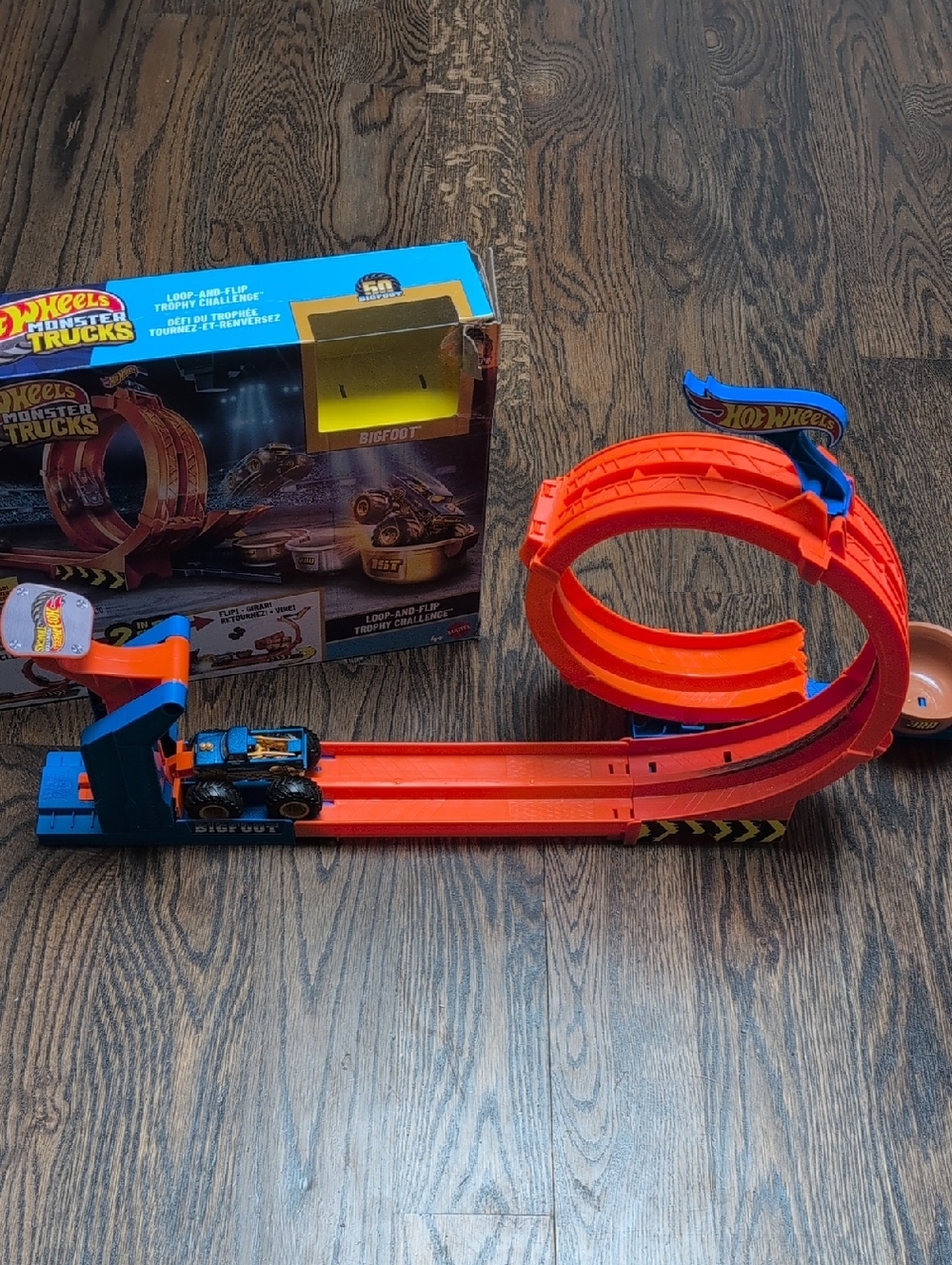 Monster Trucks Loop-and-Flip Playset